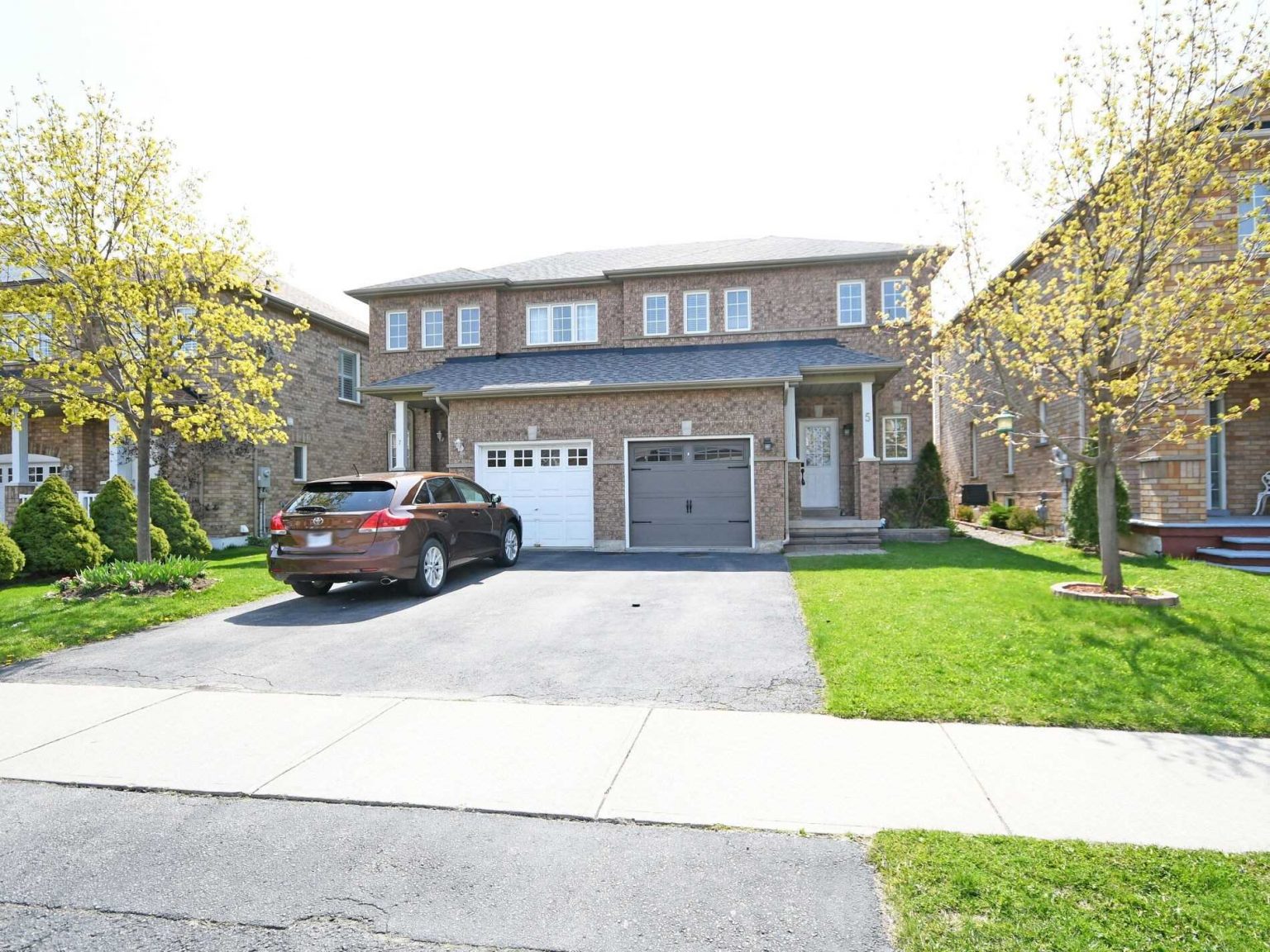 Brampton, ON Real Estate Listing Detached Homes & Townhouses for Sale