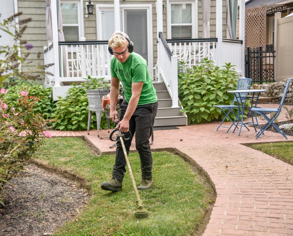 Keep things clean and tidy - elevate the curb appeal to increase your home's worth.